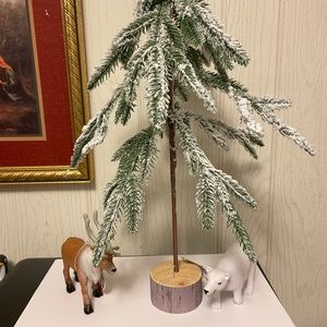 Table top Christmas tree with two winter figures